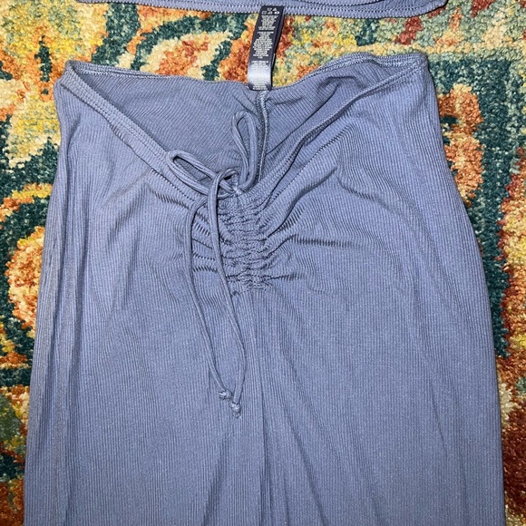 Skims SET soft lounge halter top (M) and skirt (S) - Picture 9 of 10